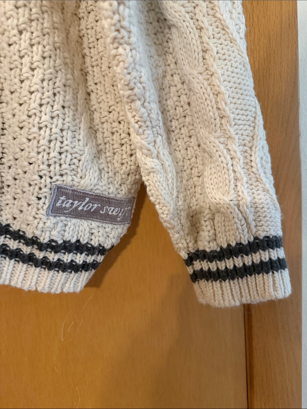 Taylor Swift Folklore Album Cable Knit V-Neck Button Cardigan Sweater XL/2XL - Picture 6 of 12